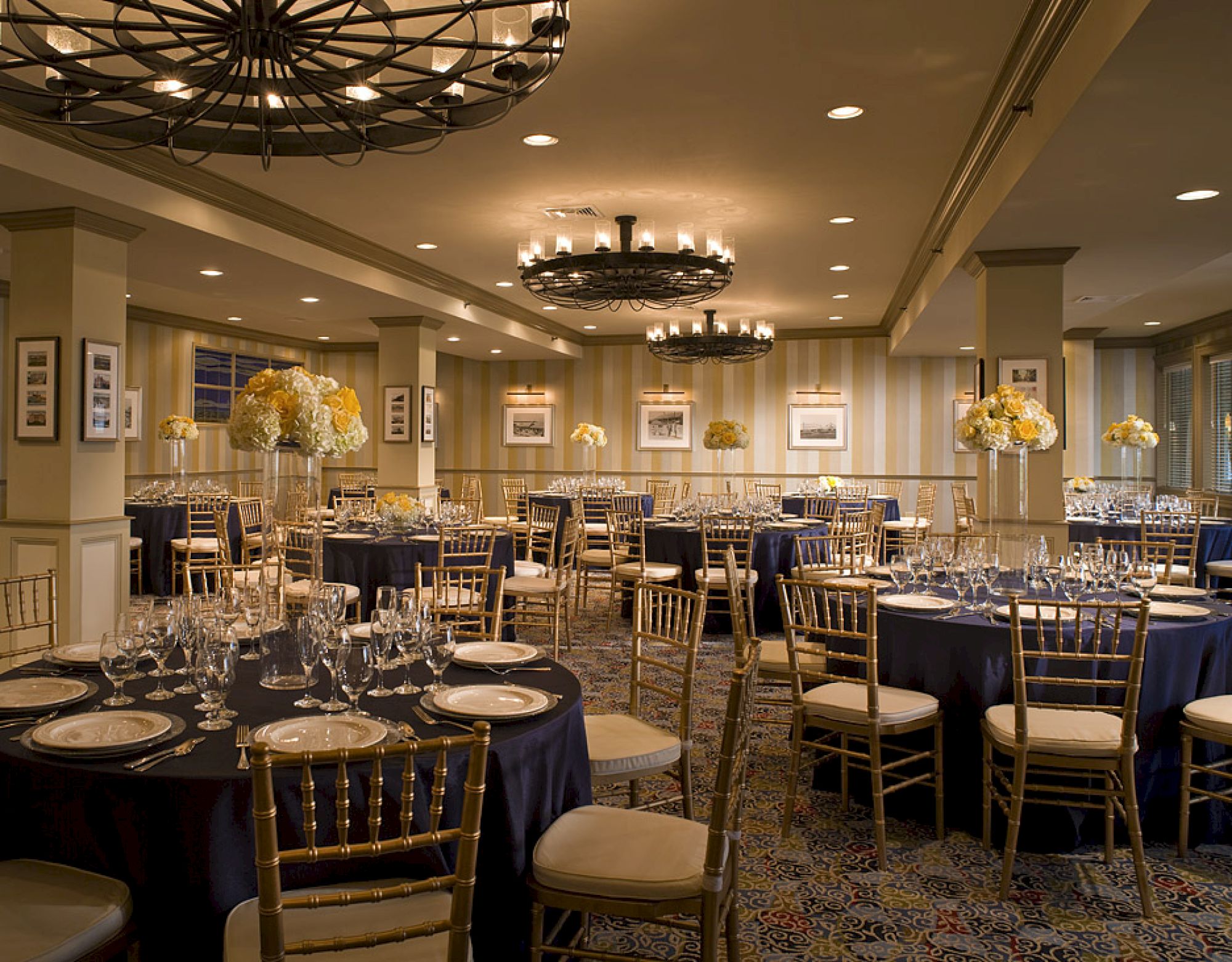 Newport Beach Hotel & Suites