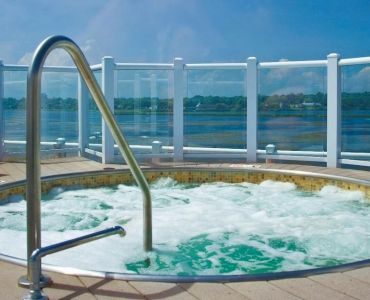 Newport Beach Hotel & Suites