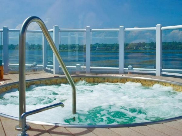 Newport Beach Hotel & Suites