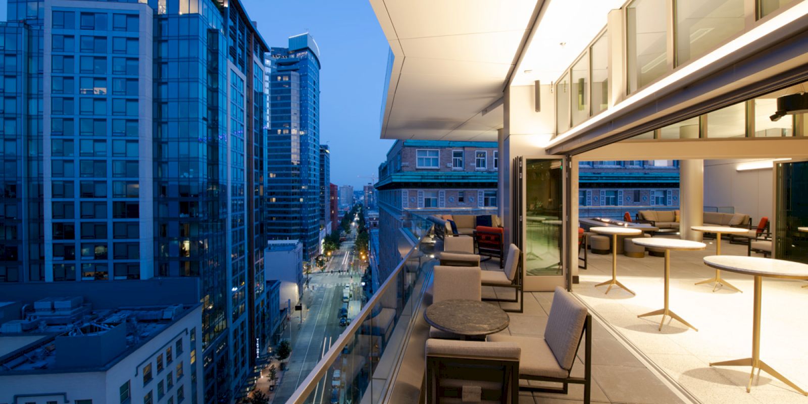 Newport Beach Hotel & Suites