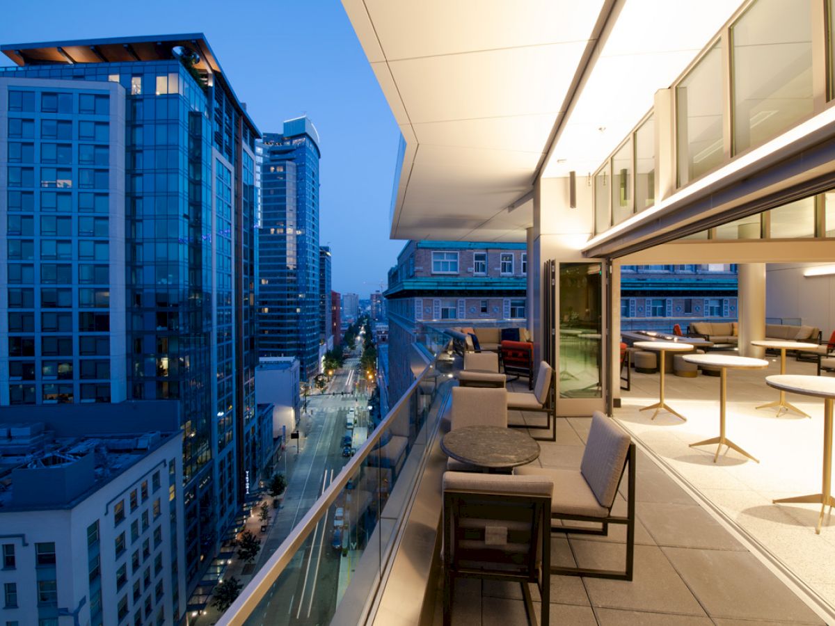 Newport Beach Hotel & Suites