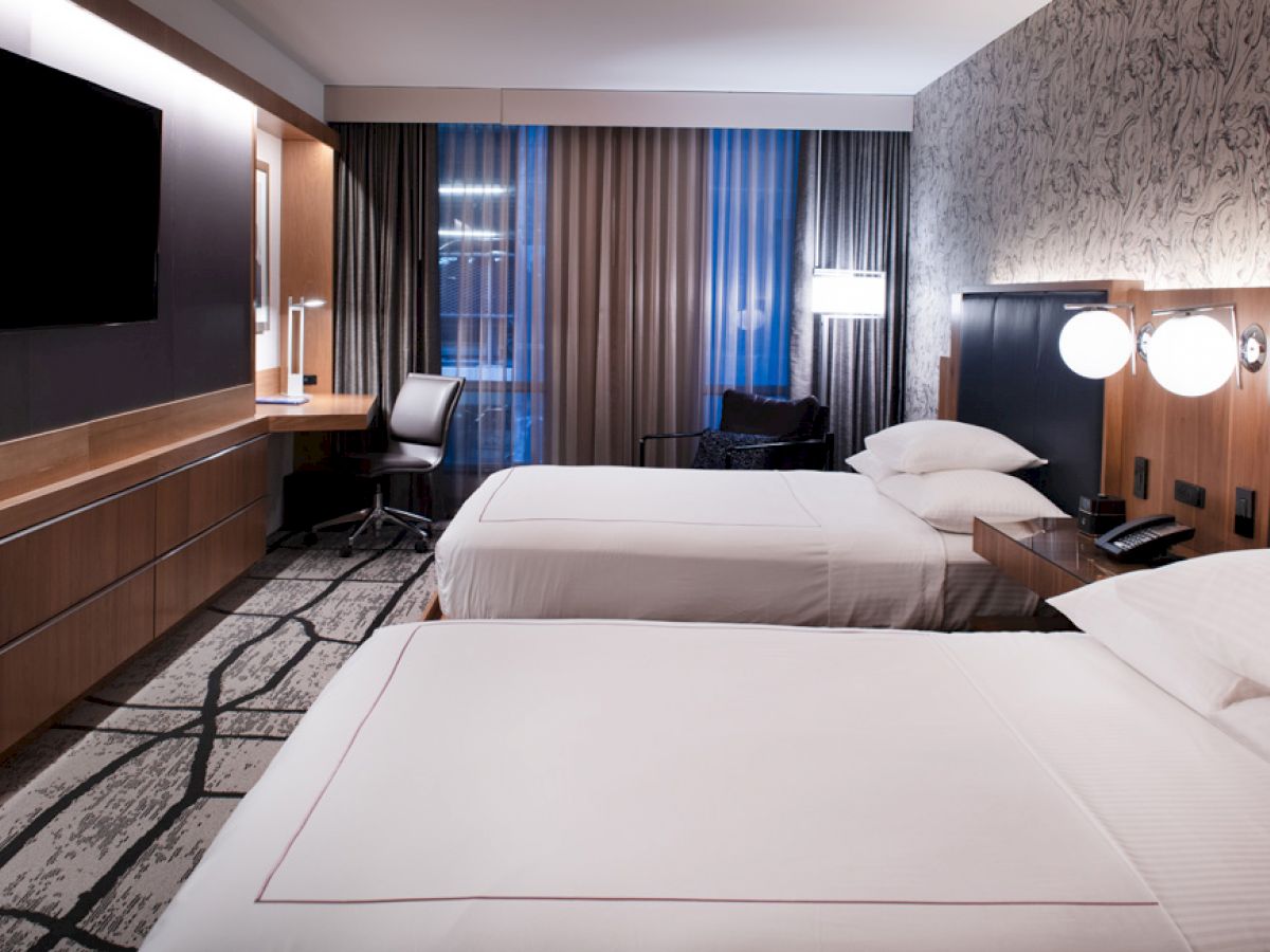 Newport Beach Hotel & Suites