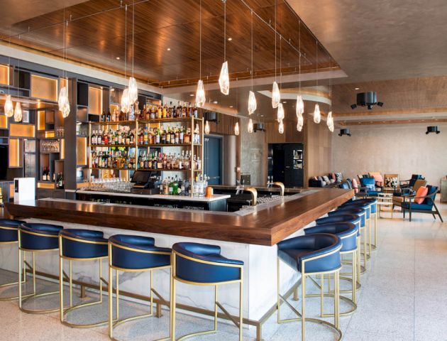 Newport Beach Hotel & Suites