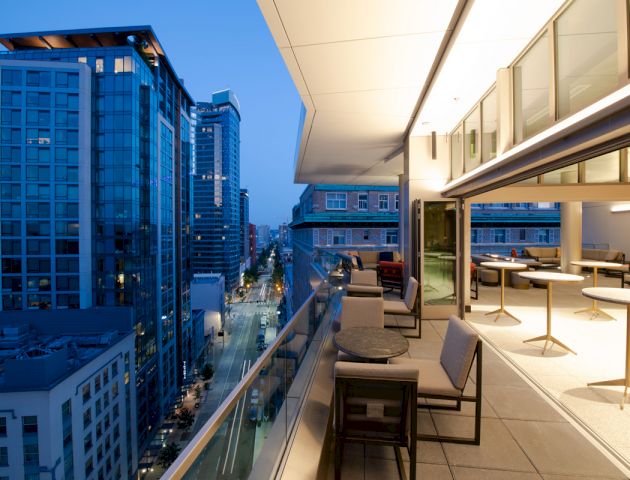 Newport Beach Hotel & Suites