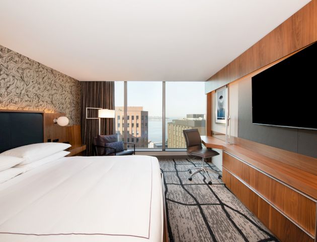 Newport Beach Hotel & Suites