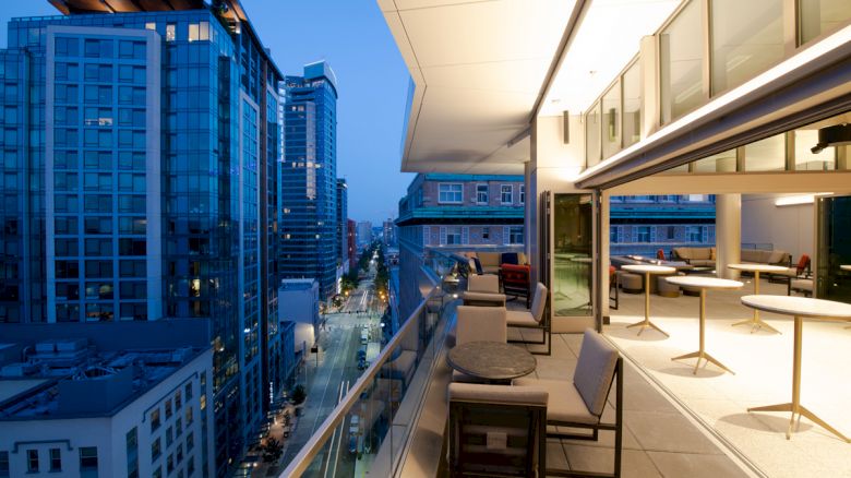 Newport Beach Hotel & Suites