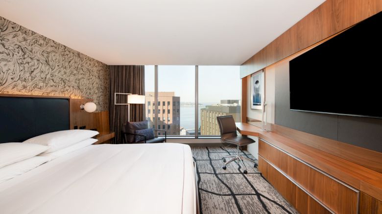 Newport Beach Hotel & Suites
