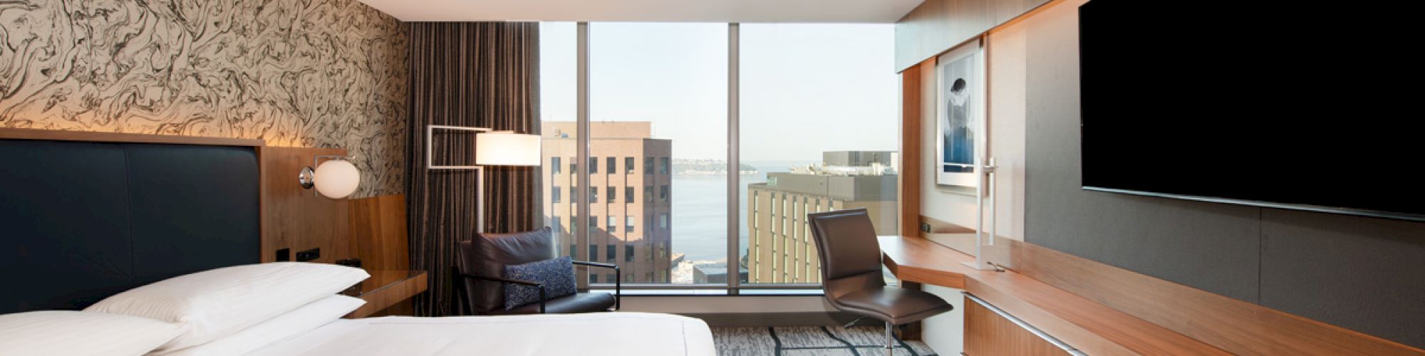 Newport Beach Hotel & Suites